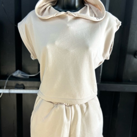 🌺🌸🌺🌸 sexy crop to 2 piece comes in multiple colors - Picture 6 of 7